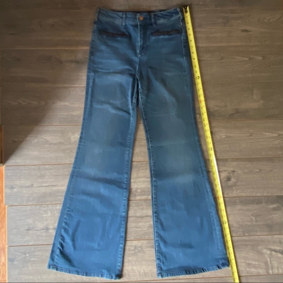 NWT Pilcro Braided Leather Pocket Detail Flare Leg Jeans, 28 - Picture 11 of 15